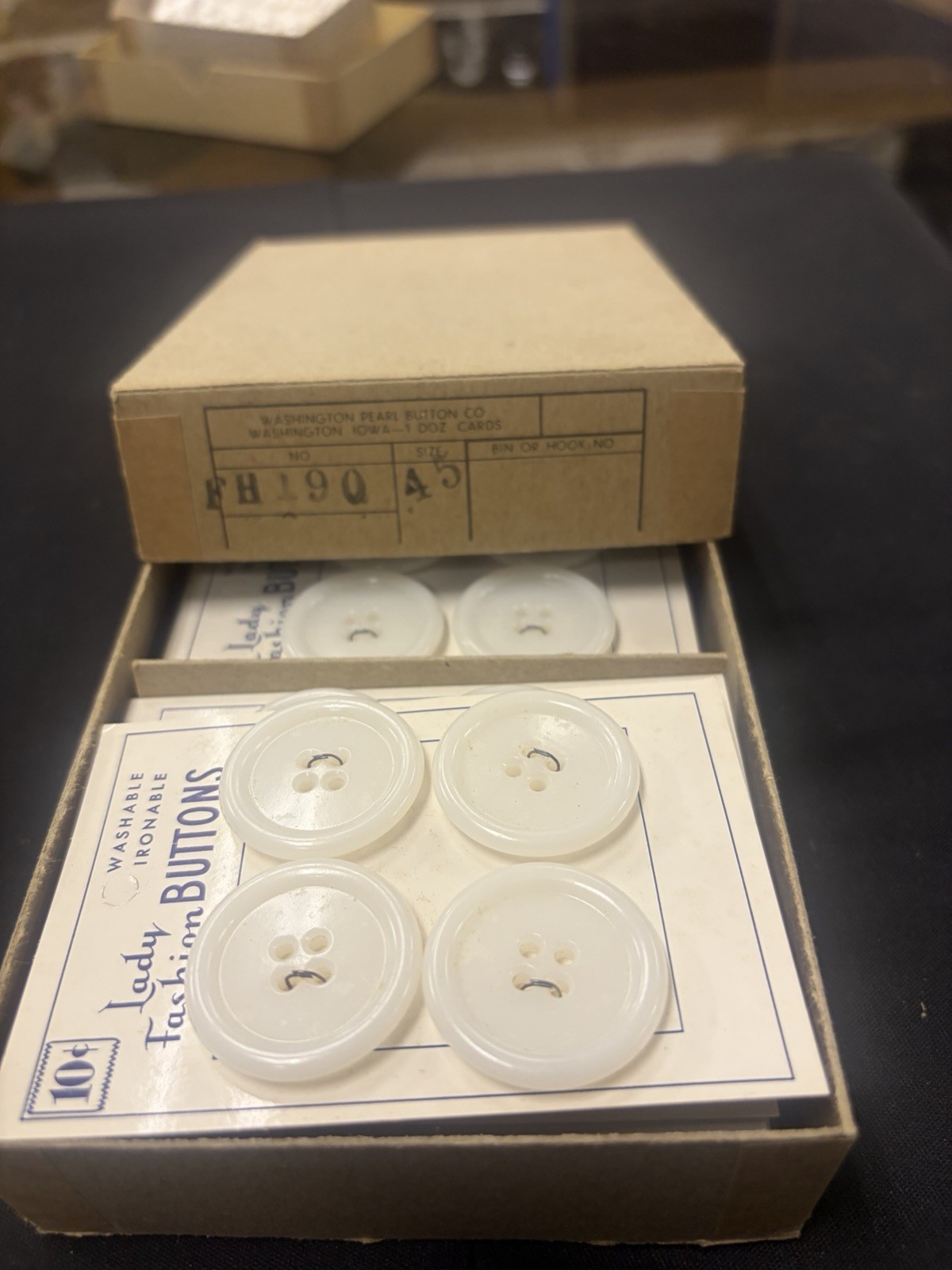 Vintage Lady Fashion Buttons Washington Pearl Button Co Size 45 12 Cards NOS