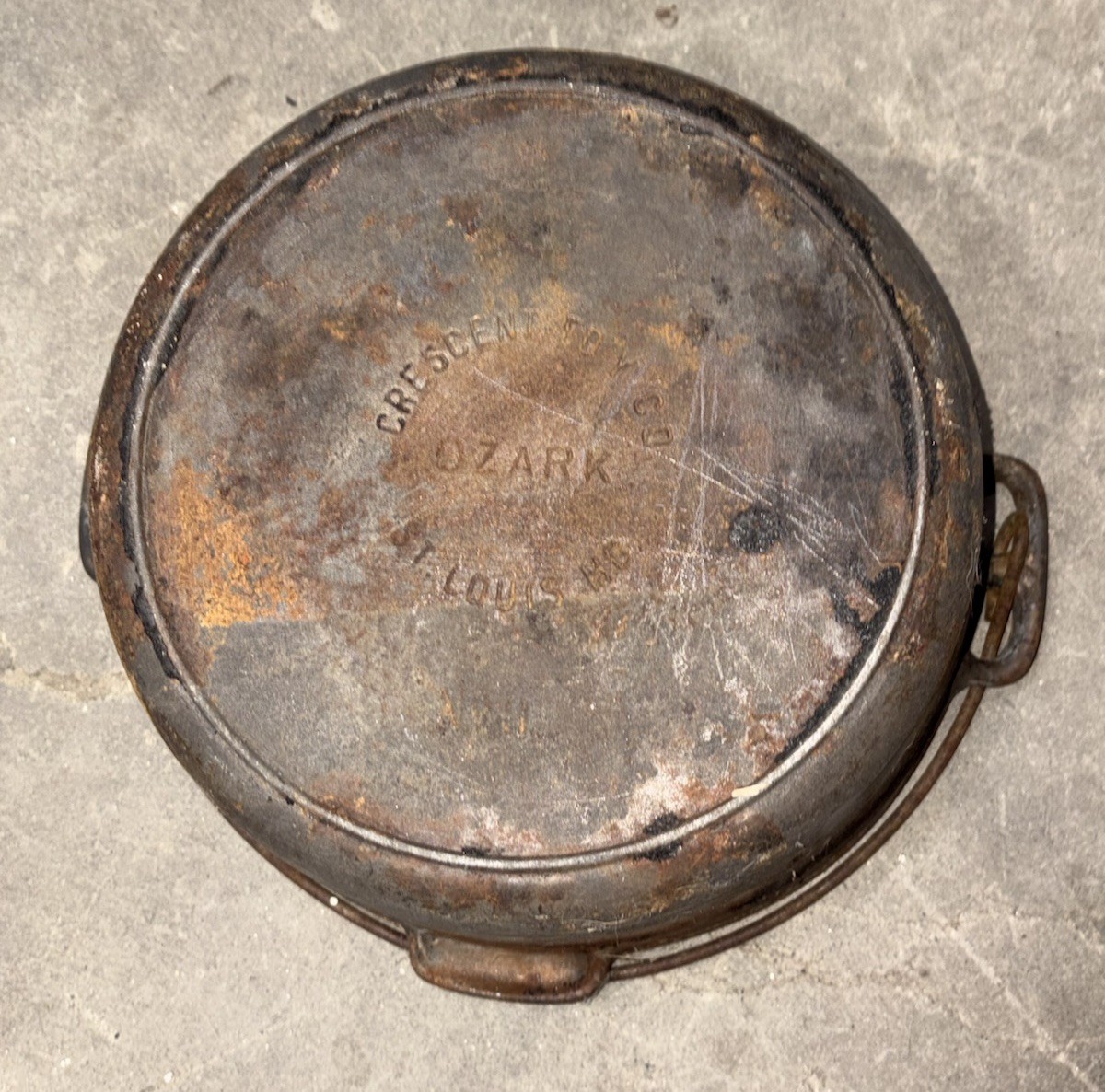 Vintage Crescent Foundry Ozark No 8 Cast Iron Dutch Oven St Louis MO No Lid