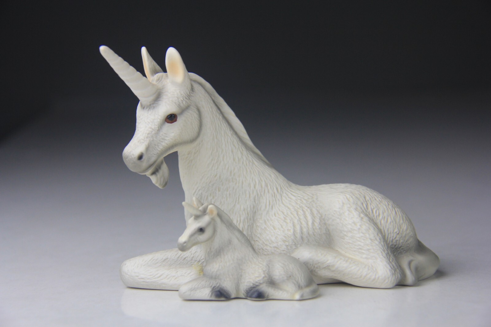 VINTAGE GLOBAL ART HARVEY KNOX KINGDOM MOTHER AND BABY UNICORN FIGURINE