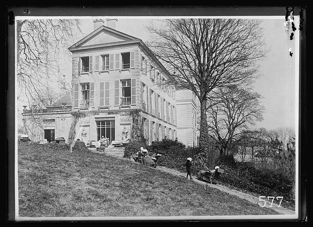 Chareau Hachette France 1917 ARC Tuberculosis Sanatorium Garden Women Children