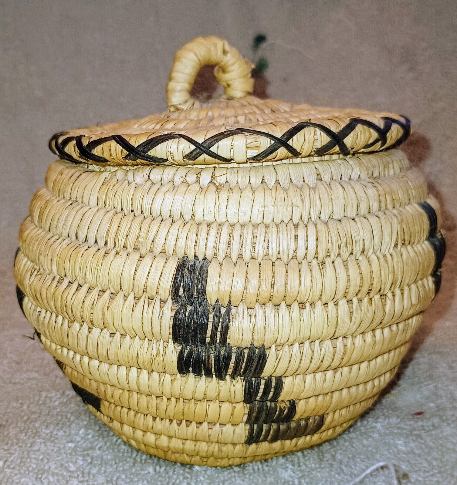 Vintage Tohono O'odham Papago Hand Made Indian Lidded Basket Circa 1960's