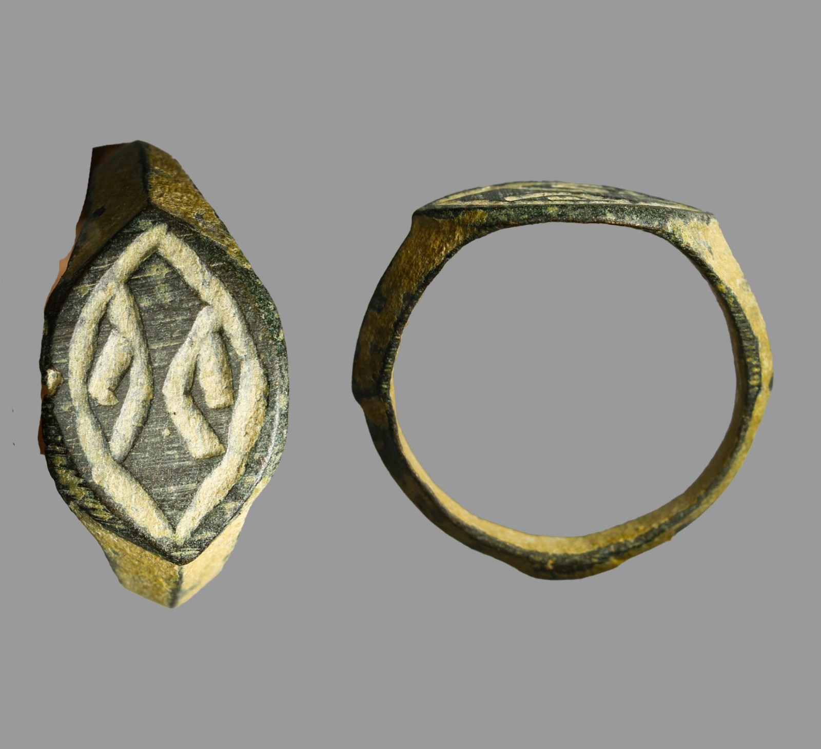 Greco-Phoenician Hellenistic Bronze Baal / Standing Deities Signet Ring 400BC