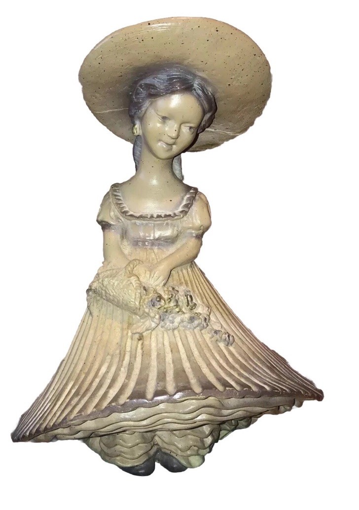 Vintage nice 1975 Universal Statuary Southern Bell sculpture Figurine ￼12”