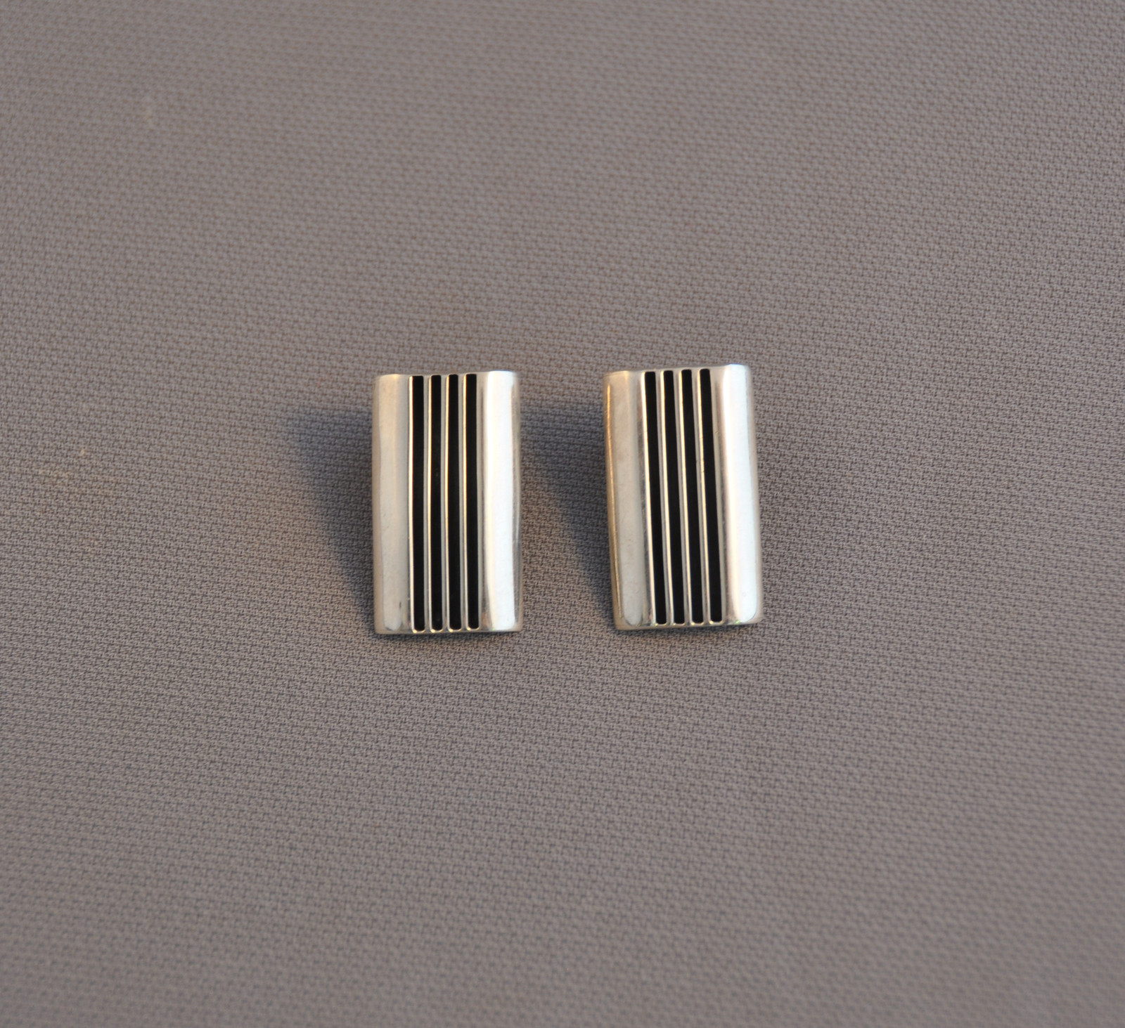 VINTAGE NAVAJO INDIAN STERLING SILVER BANDED EARRINGS 1\