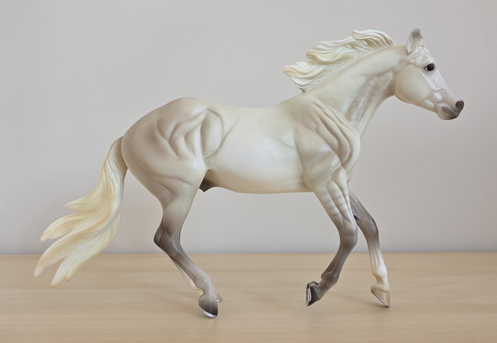 Breyer Traditional Model Horse ASHTON #301181 Latigo Loping Quarter TSC 2022 Breyer Traditional Model Horse ASHTON #301181 Latigo Loping Quarter TSC 2022