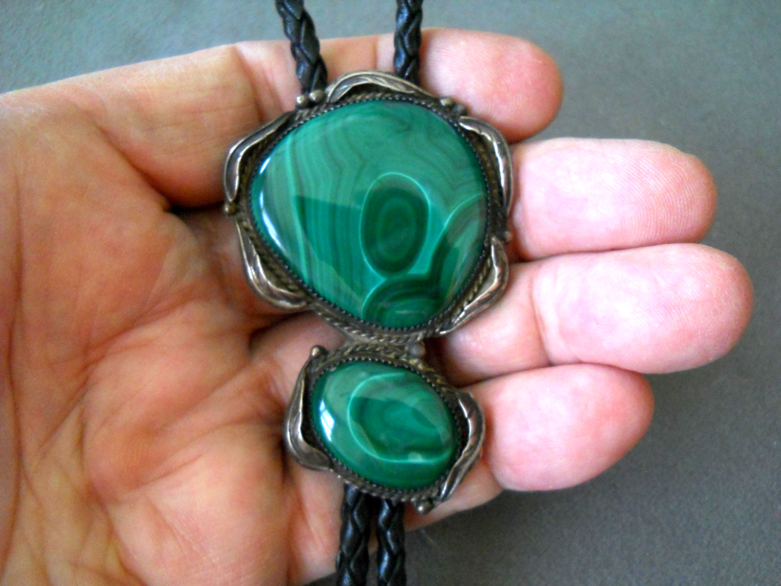 Southwestern Native American Navajo Two Malachite Stones Sterlin Silver Bolo Tie