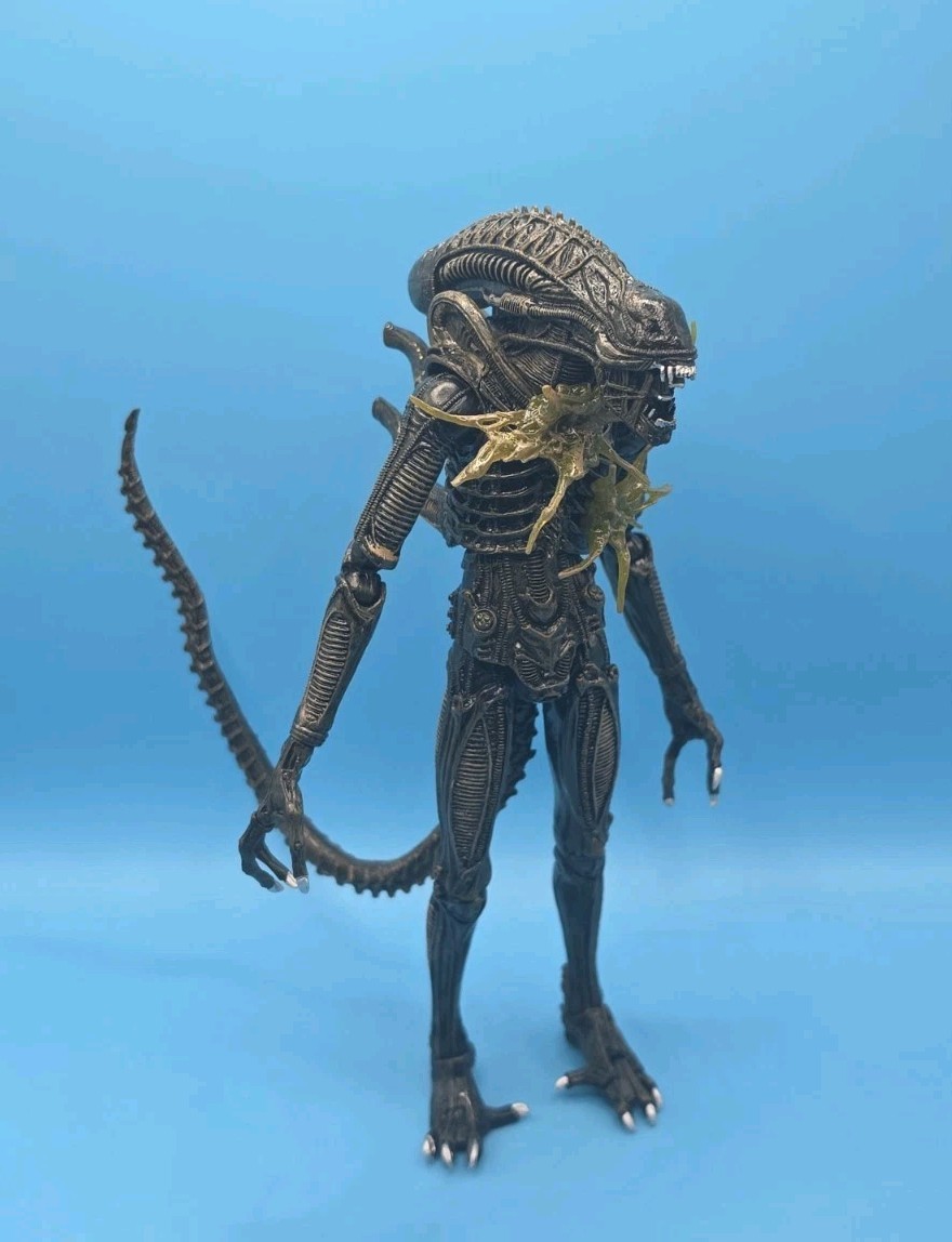 NECA Aliens Xenomorph Warrior Battle Damaged 30th Anniversary Action Figure