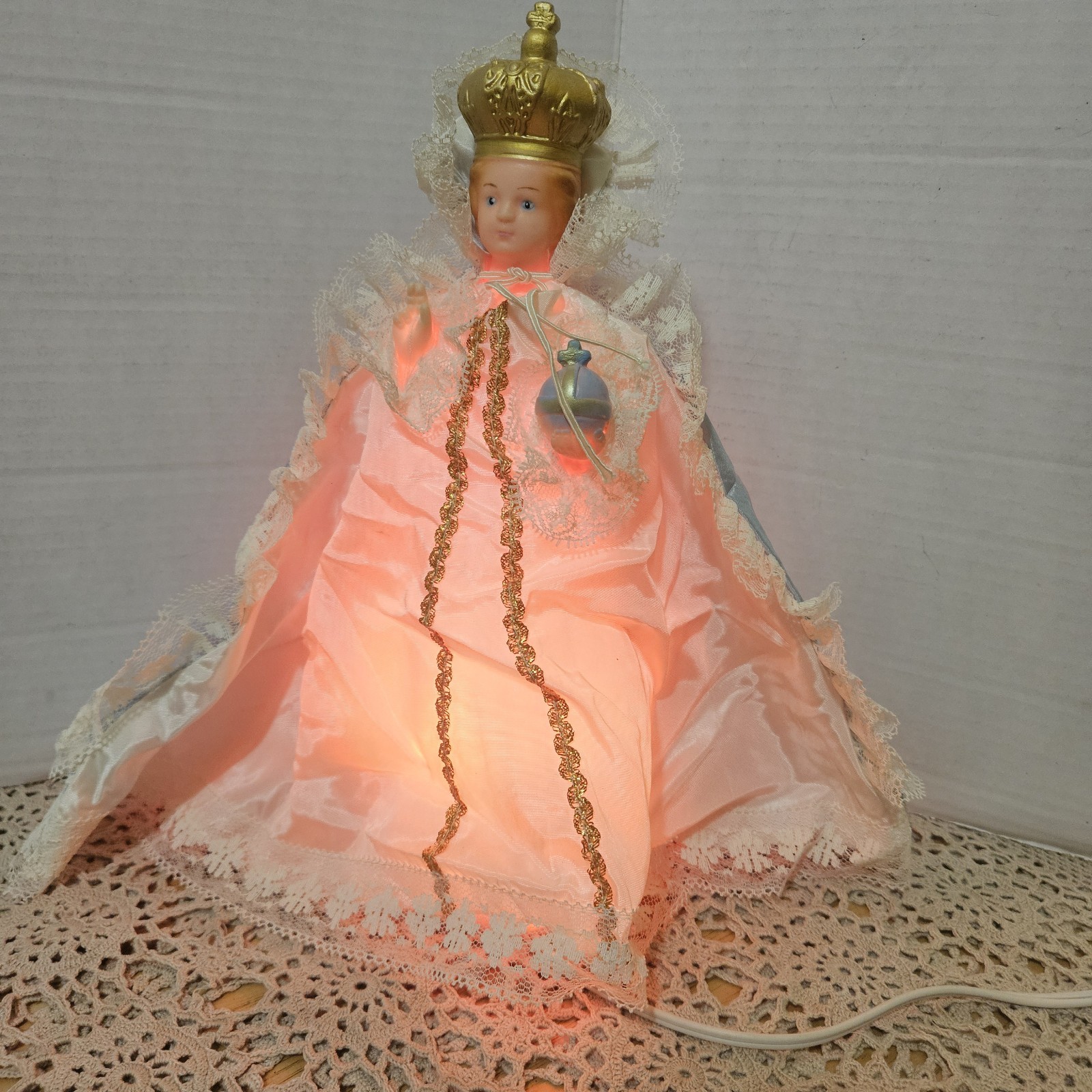Vintage Infant Jesus Christ of Prague Electric Lamp Night Light Crown Orb Lace