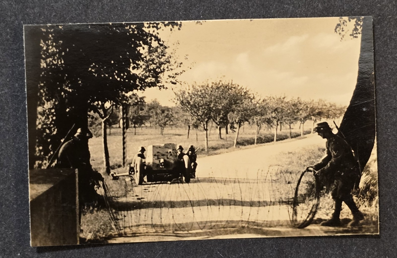 WW2 German Panzerabwehr Anti Tank Gun Photo Wehrmacht Soldiers Lay Barbed Wire