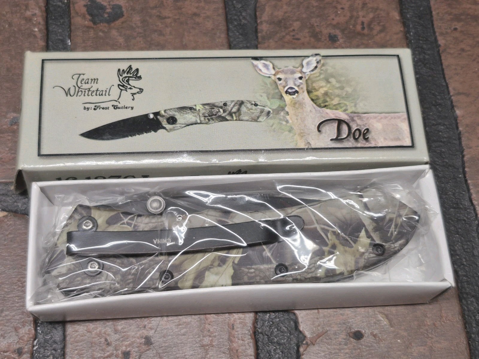 Frost Cutlery Team Whitetail Doe Knife NEW