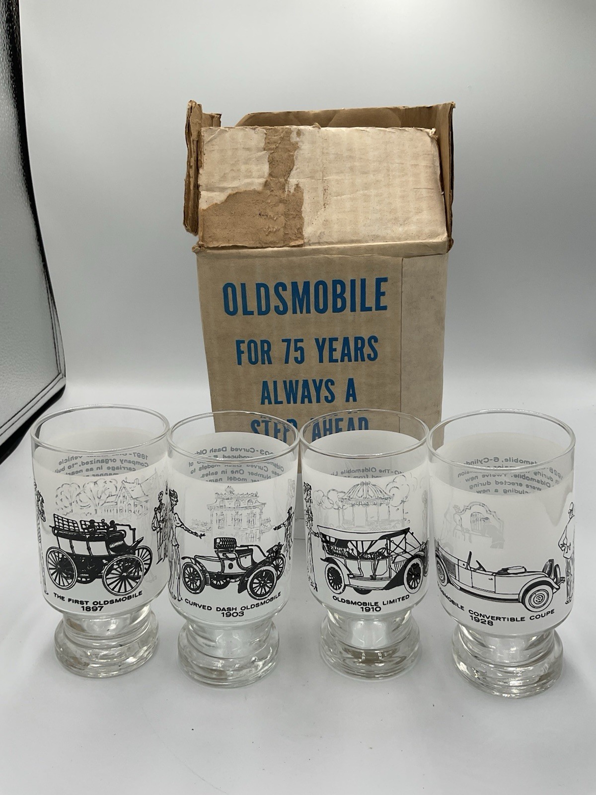 Set A Four Vintage Oldsmobile Glasses In Original Box