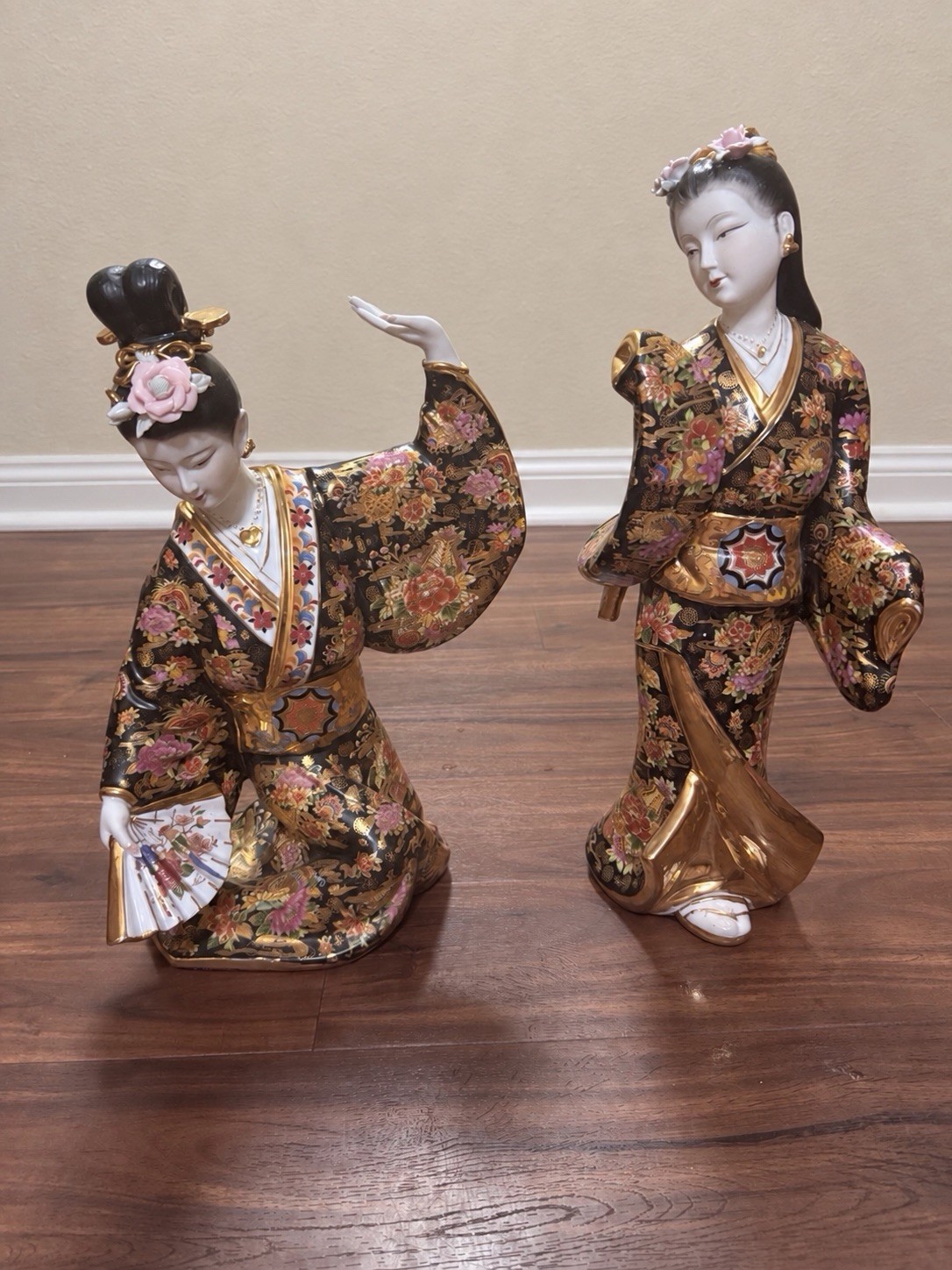 Beautiful matching pair of vintage Satsuma-style porcelain Japanese lady