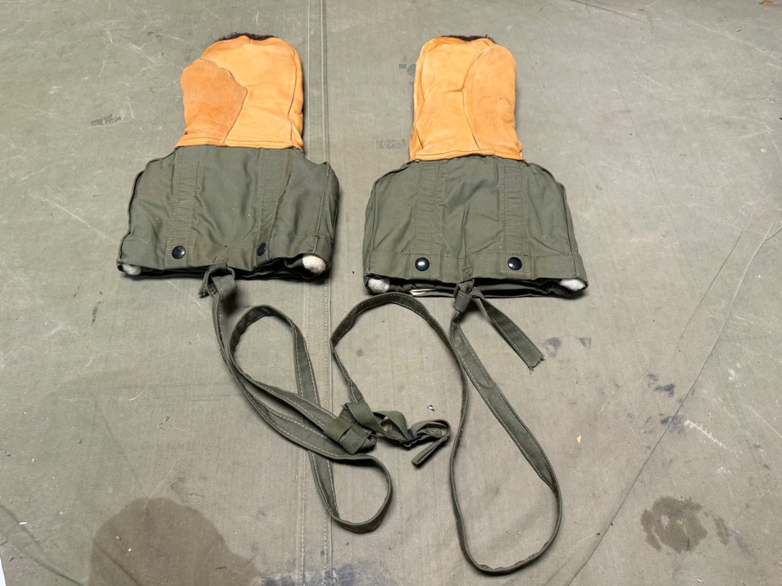 ORIGINAL POST WWII KOREAN WARUS ARMY M1949 ARTIC COL WEATHER MITTENS GLOVES-1951