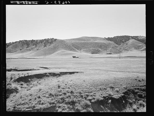 Photo:Tulare Fresno California 1939 Valley Hills Landscape Truck