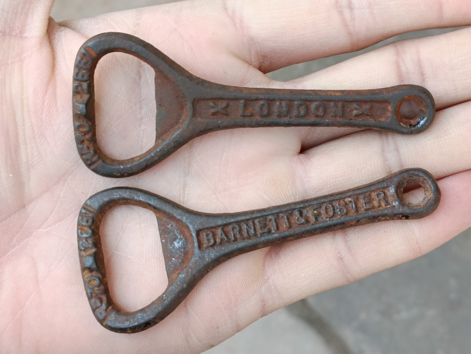 OLD VINTAGE 2PC RUSTIC IRON \'\'BARNETT & FOSTER\'\' BOTTLE / CAN OPENER, LONDON OLD VINTAGE 2PC RUSTIC IRON \'\'BARNETT & FOSTER\'\' BOTTLE / CAN OPENER, LONDON