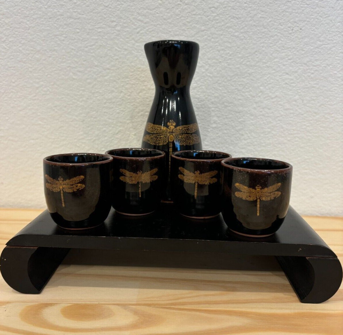 Made in Japan Miya 6 Piece Sake Set Carafe, 4 Cups & Stand BLK Dragonfly Design
