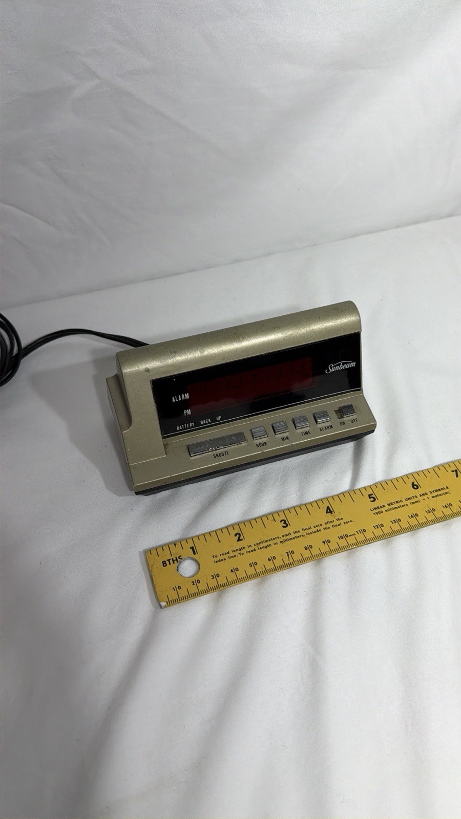 Sunbeam 887-17 Digital Alarm Clock Beige Battery Backup Plastic