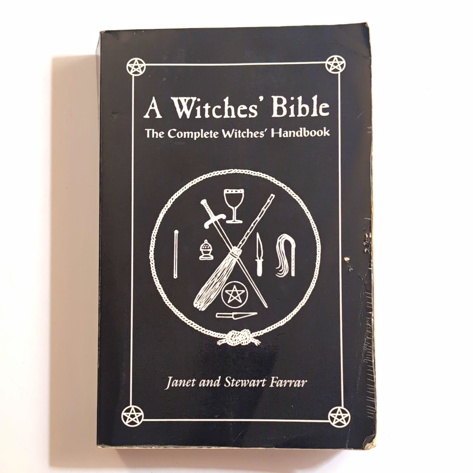 A Witches\' Bible: The Complete Witches\' Handbook Farrar Wicca & Paganism