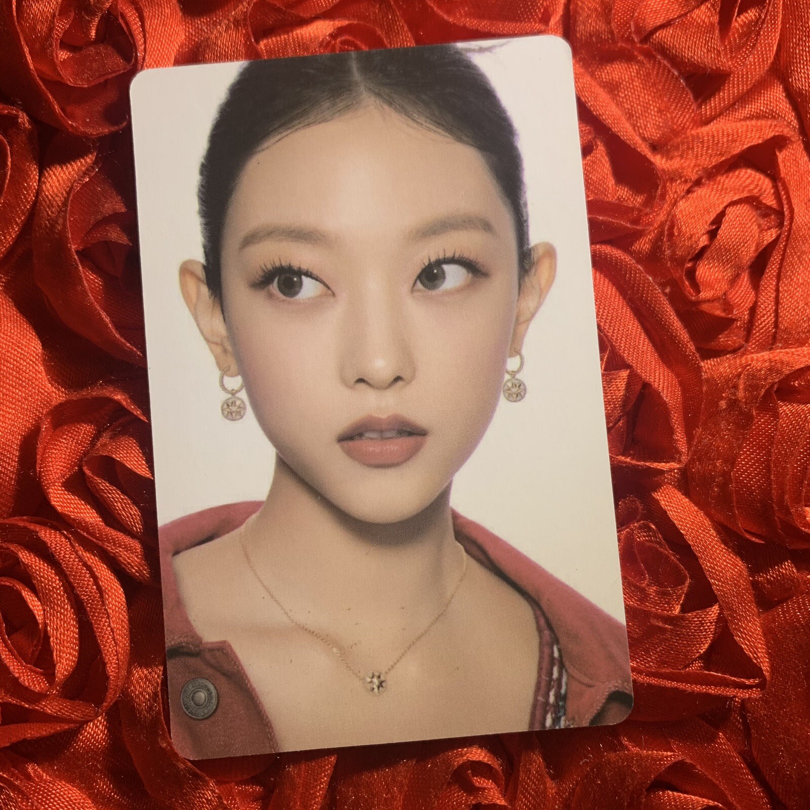 HAERIN NEWJEANS Tokyo 2024 Edition Celeb KPOP Girl Photo Card Red Glam