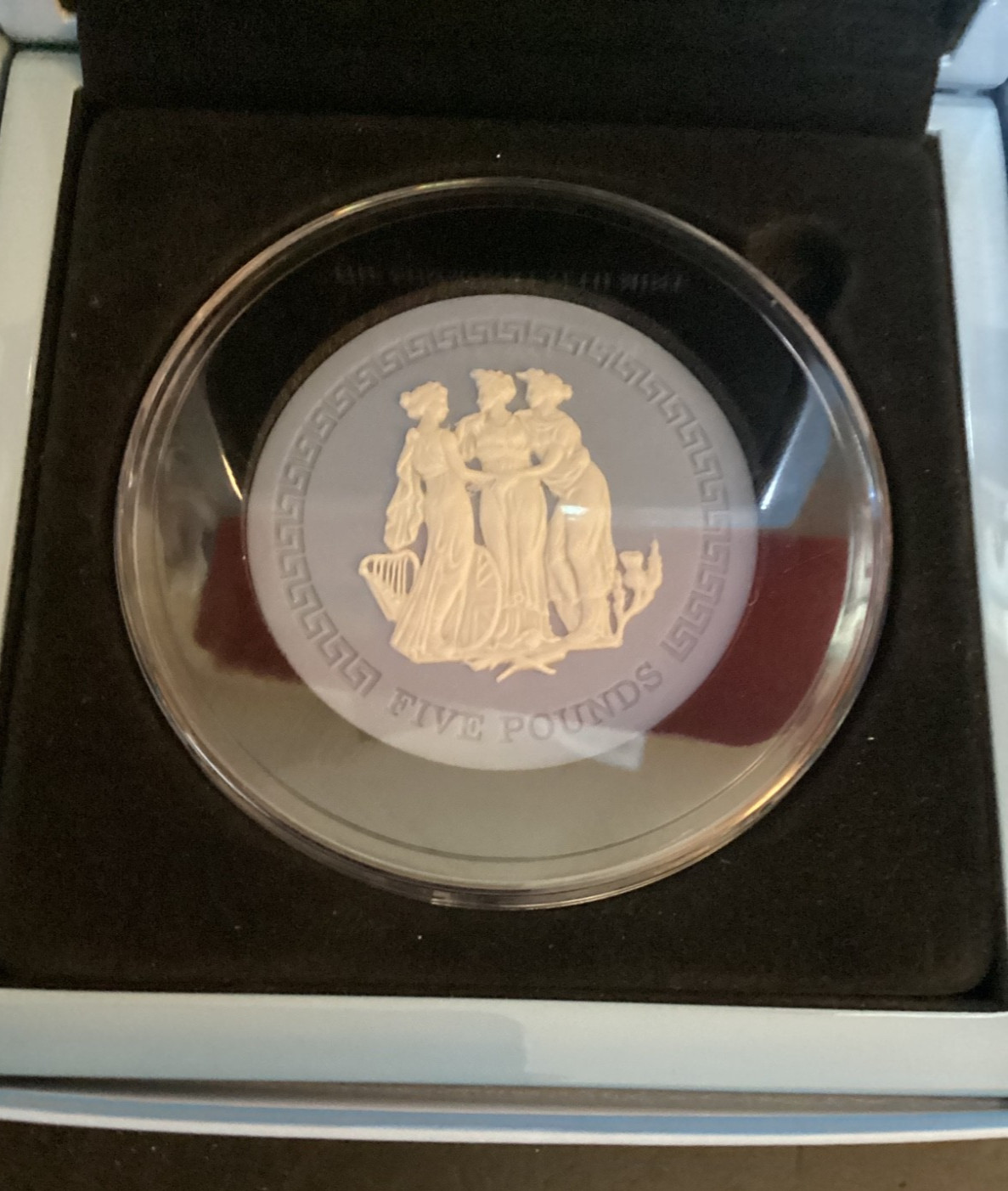 2018 Famous Wedgwood 3 Graces Special Edition Jasperware 5 Pound Ceramic Coin 2018 Famous Wedgwood 3 Graces Special Edition Jasperware 5 Pound Ceramic Coin