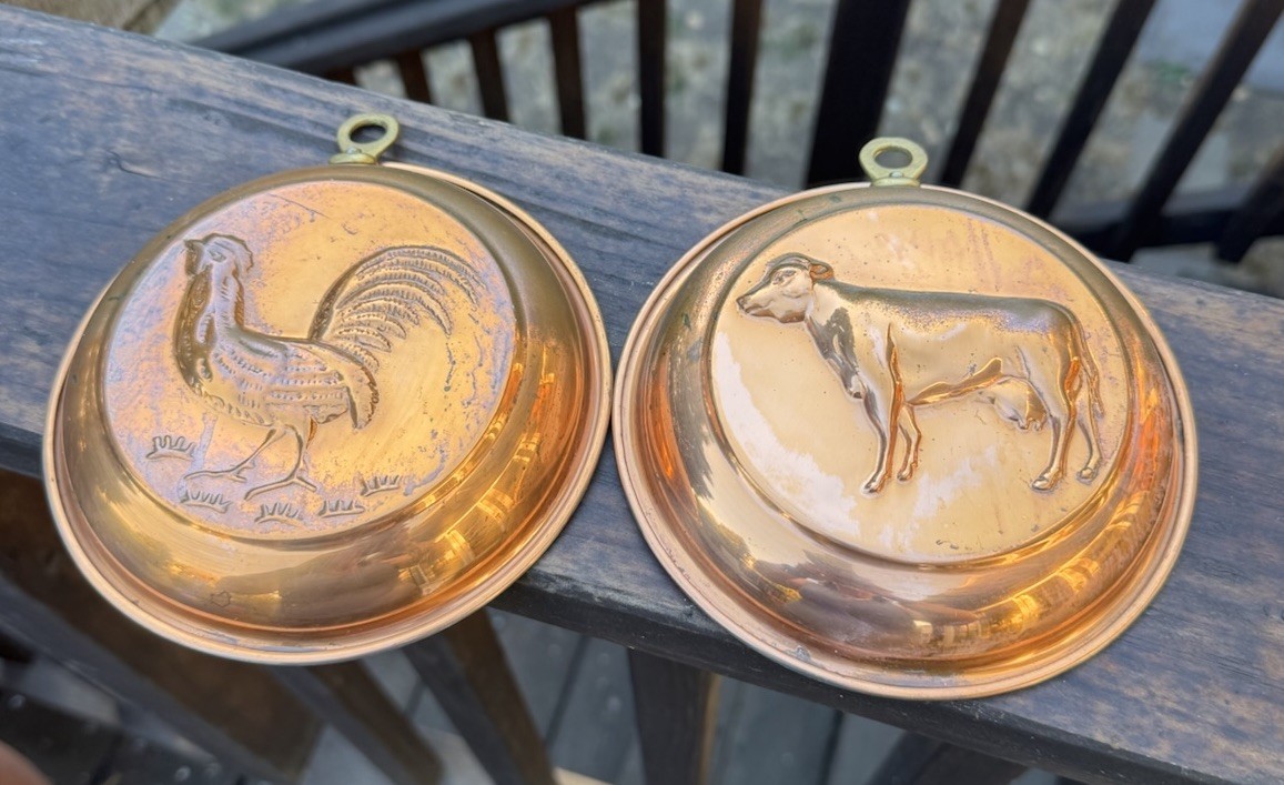 Set Of 2 Vintage Solid Copper Molds Cow/ Heifer & Rooster/ Hen D 5.75” Korea