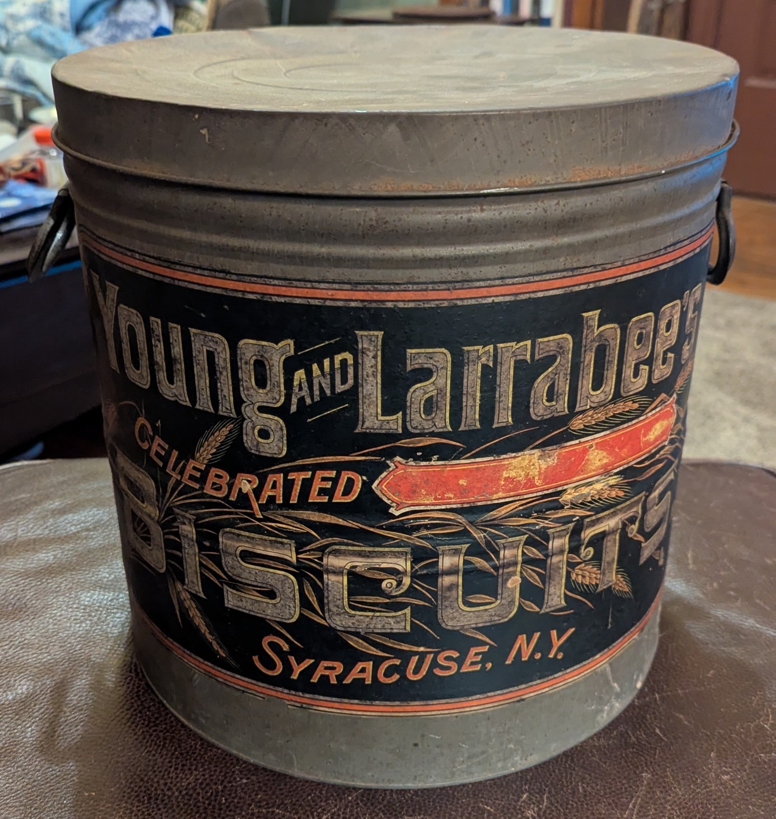 Scarce Large Advertising Tin For Young & Larrabee Biscuits Syracuse NY 12