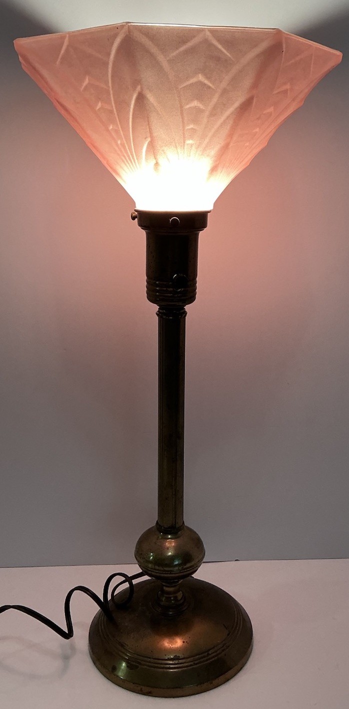 VINTAGE ART DECO TABLE LAMP W/ PINK SATIN FROSTED GEOMETRIC GLASS SHADE STUNNING