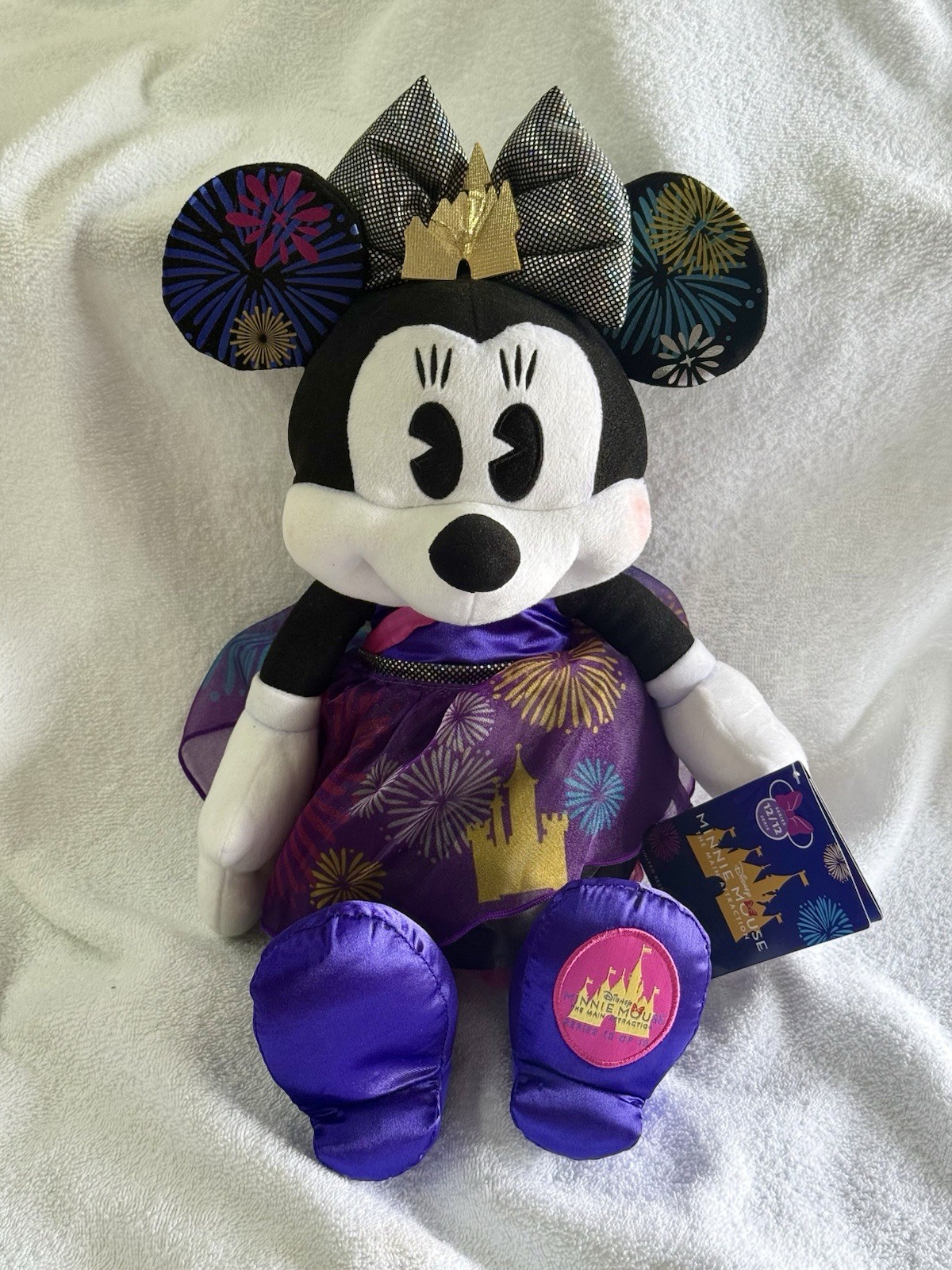 Minnie Mouse Main Attraction Plush Fireworks & Castle ￼
