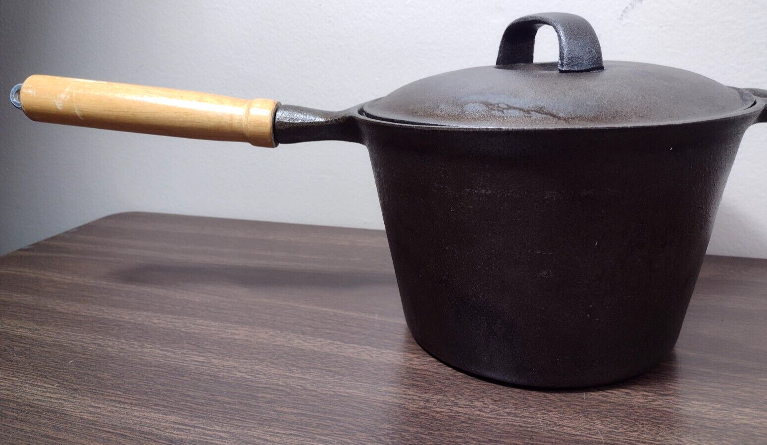 Vintage Cast Iron Stock Pot With Lid Wooden Handle 3 Quart Pot