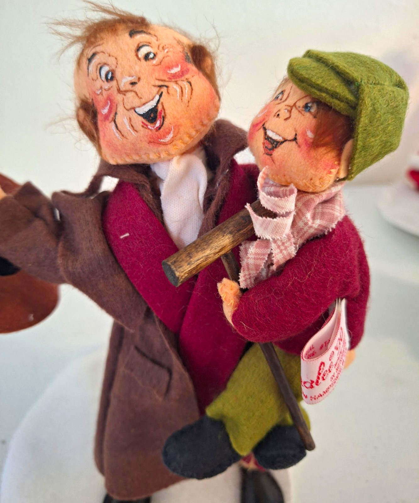 Vintage 1989 Annalee Dickens Series Bob Cratchit & Tiny Tim Doll Plaque Tag Bag 