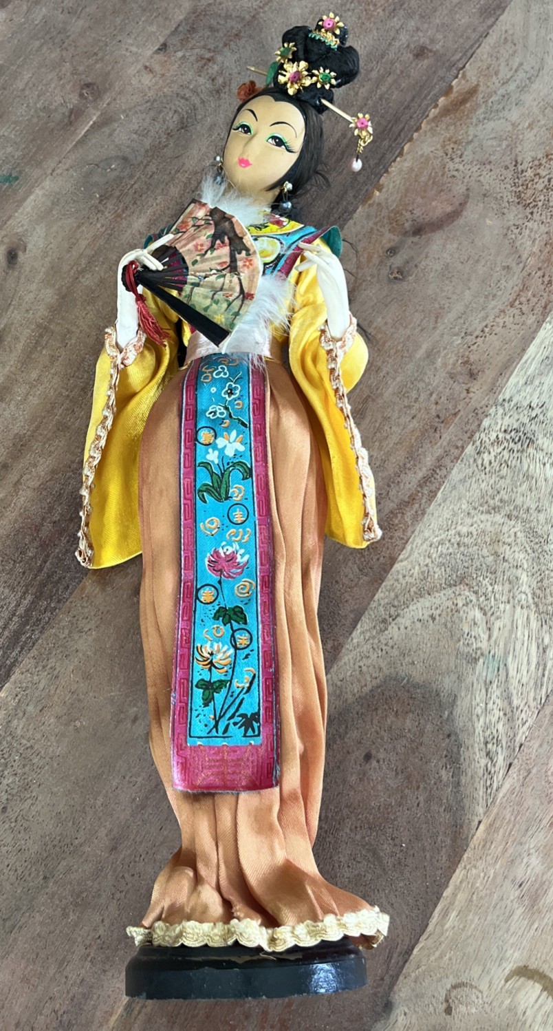 Vintage Thai Doll Kimono Bride Geisha Maiko Fan Crane Folk Craft H:15 in Vintage Thai Doll Kimono Bride Geisha Maiko Fan Crane Folk Craft H:15 in
