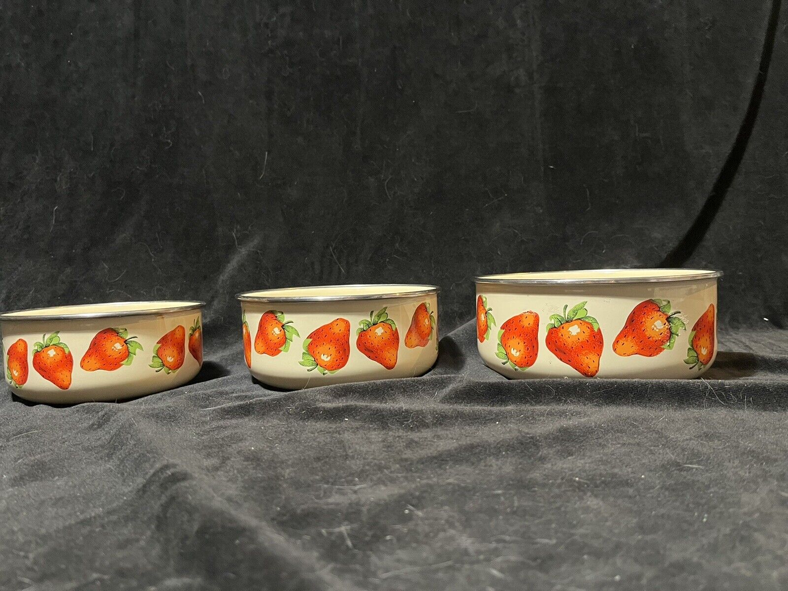 Set of 3 VINTAGE KOBE Strawberry Metal Enamelware Mixing Bowls Made for JC Penny