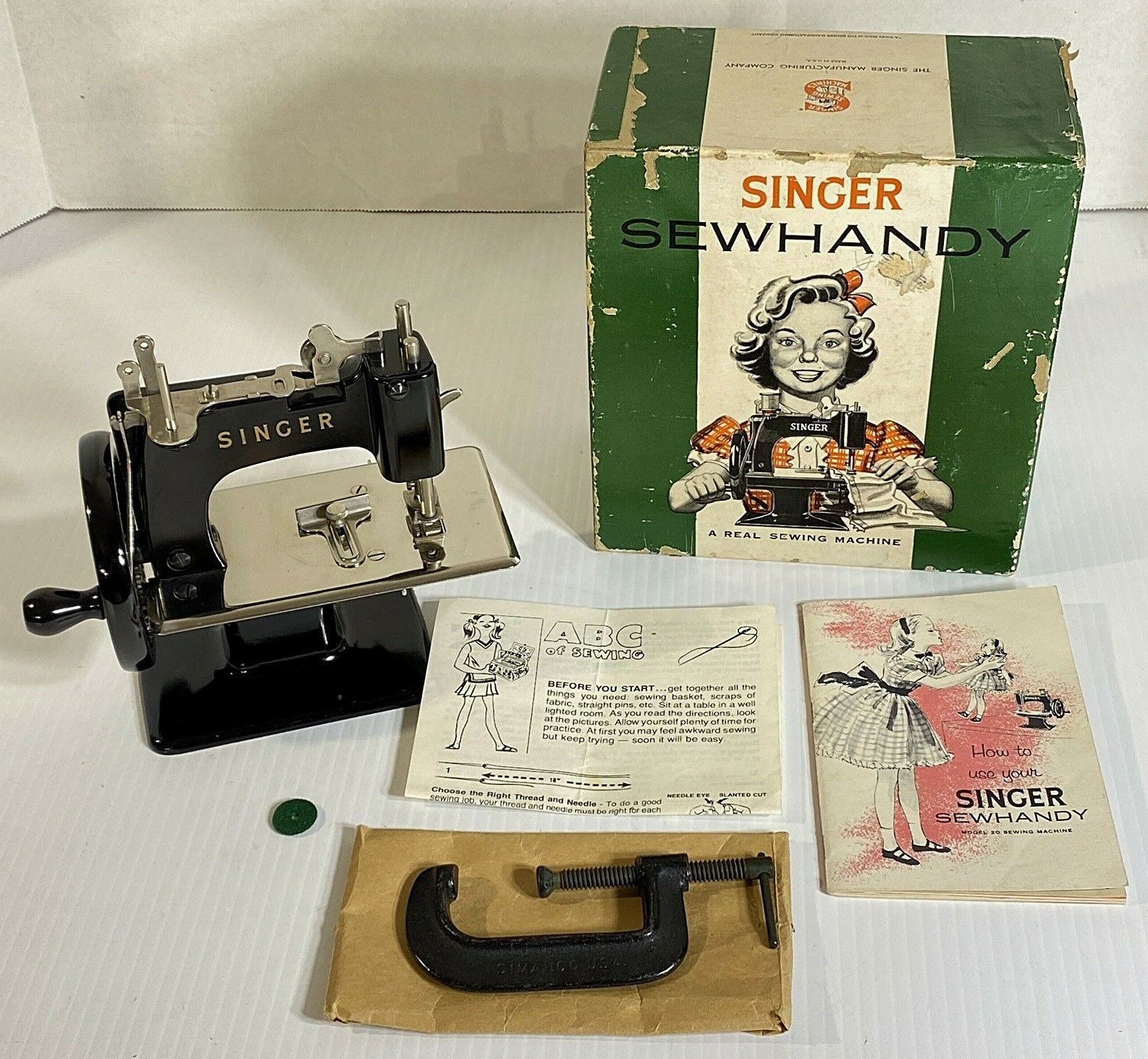 Vintage Singer SewHandy Model 20 Child\'s Hand Crank Miniature Sewing Machine
