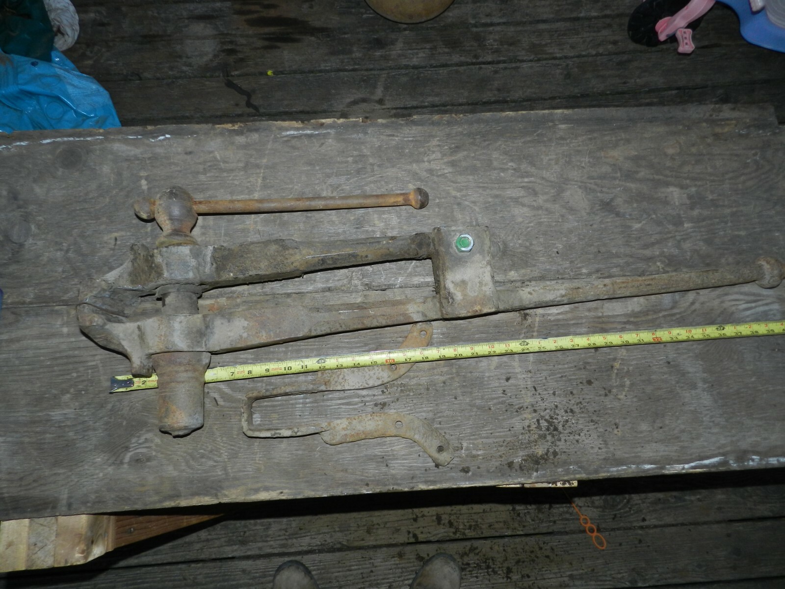  Antique Vtge Blacksmith Post Leg Vise Heavy frame 61 lbs 4.5\