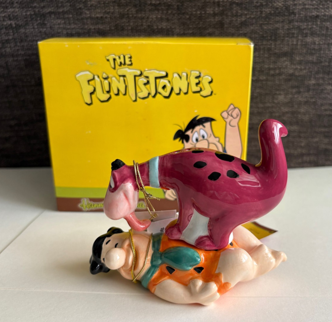 Flintstones FRED & DINO MAGNETIC SALT & PEPEPR SHAKERS Hanna-Barbera NEW w/Tags