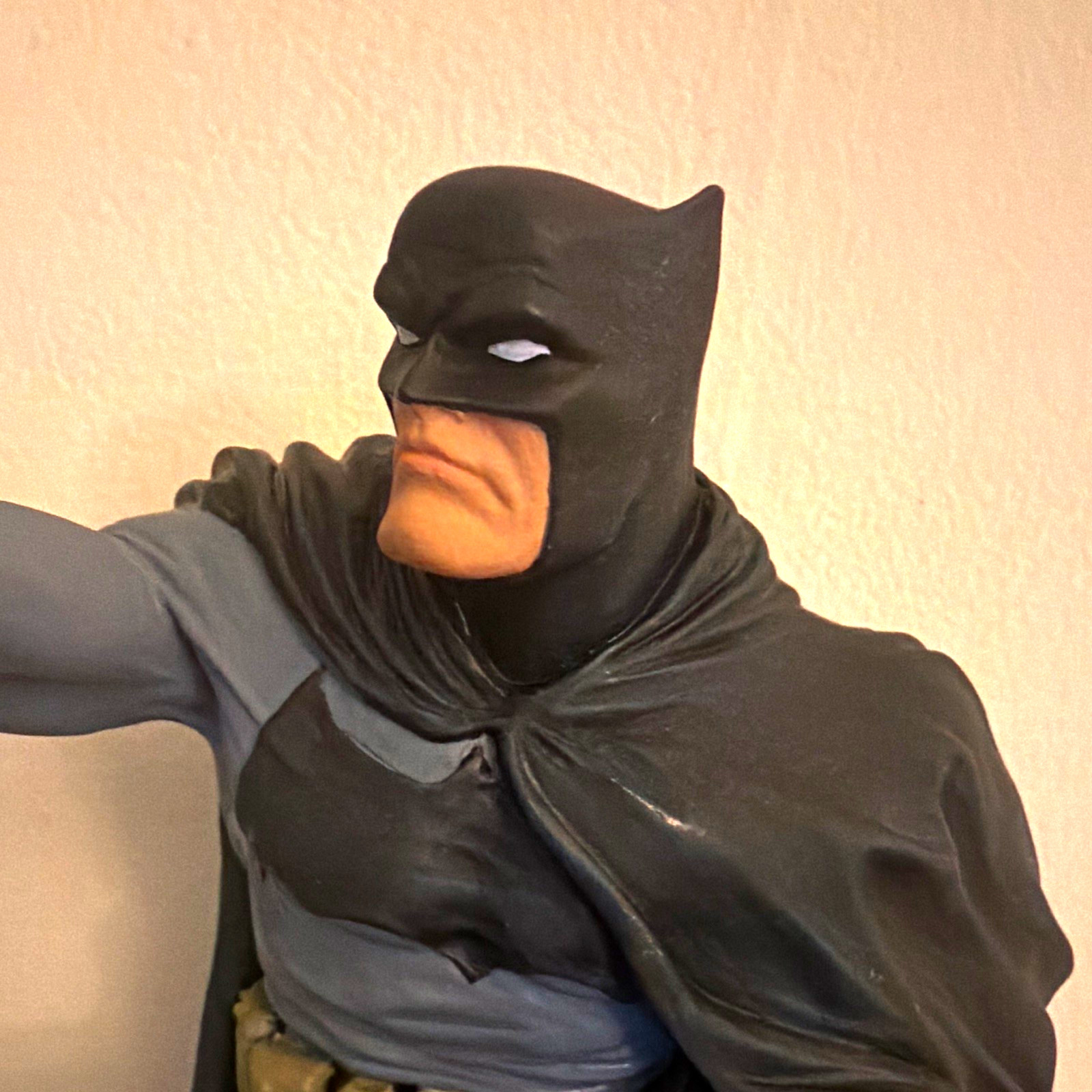 DC Direct Batman Resin Figurine 1:12 Scale on Base Pointing Black/Gray