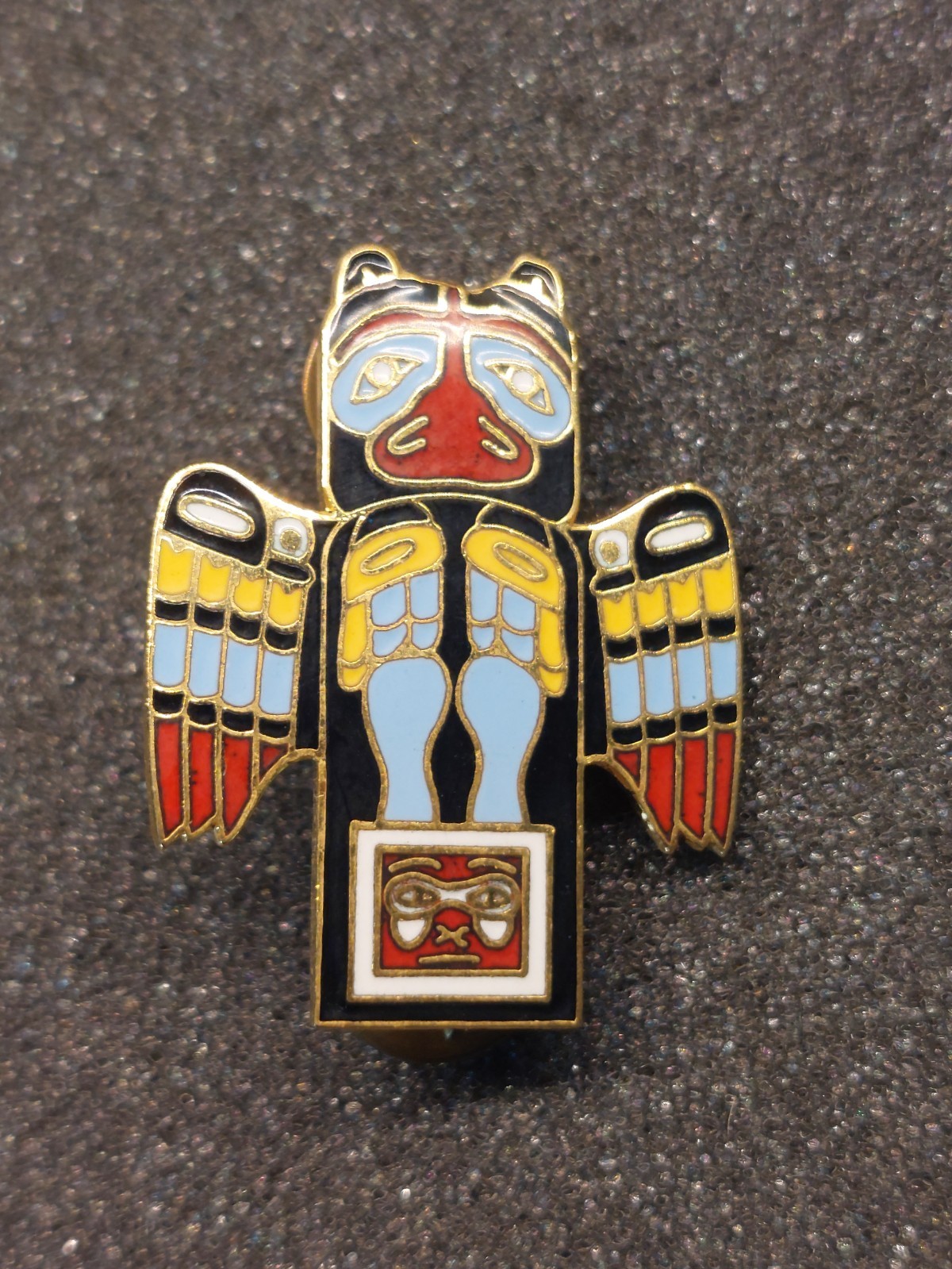 Vintage Vancouver Canada Innuit Totem Pole Enamel Lapel Souvenir Hat Pin
