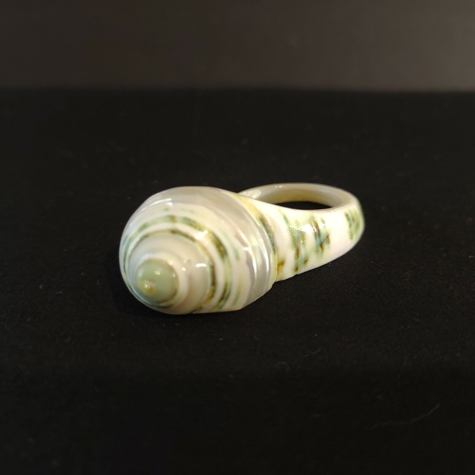 Nacre Mother Of Pearl Green Carved Sea Shell Marine Napkin Ring Vintage