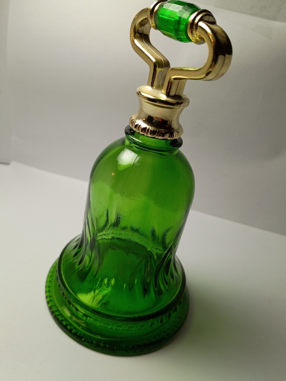 Vintage 1978 Avon Green Glass Sweet Honesty Cologne Bell Decanter \ Vintage 1978 Avon Green Glass Sweet Honesty Cologne Bell Decanter \