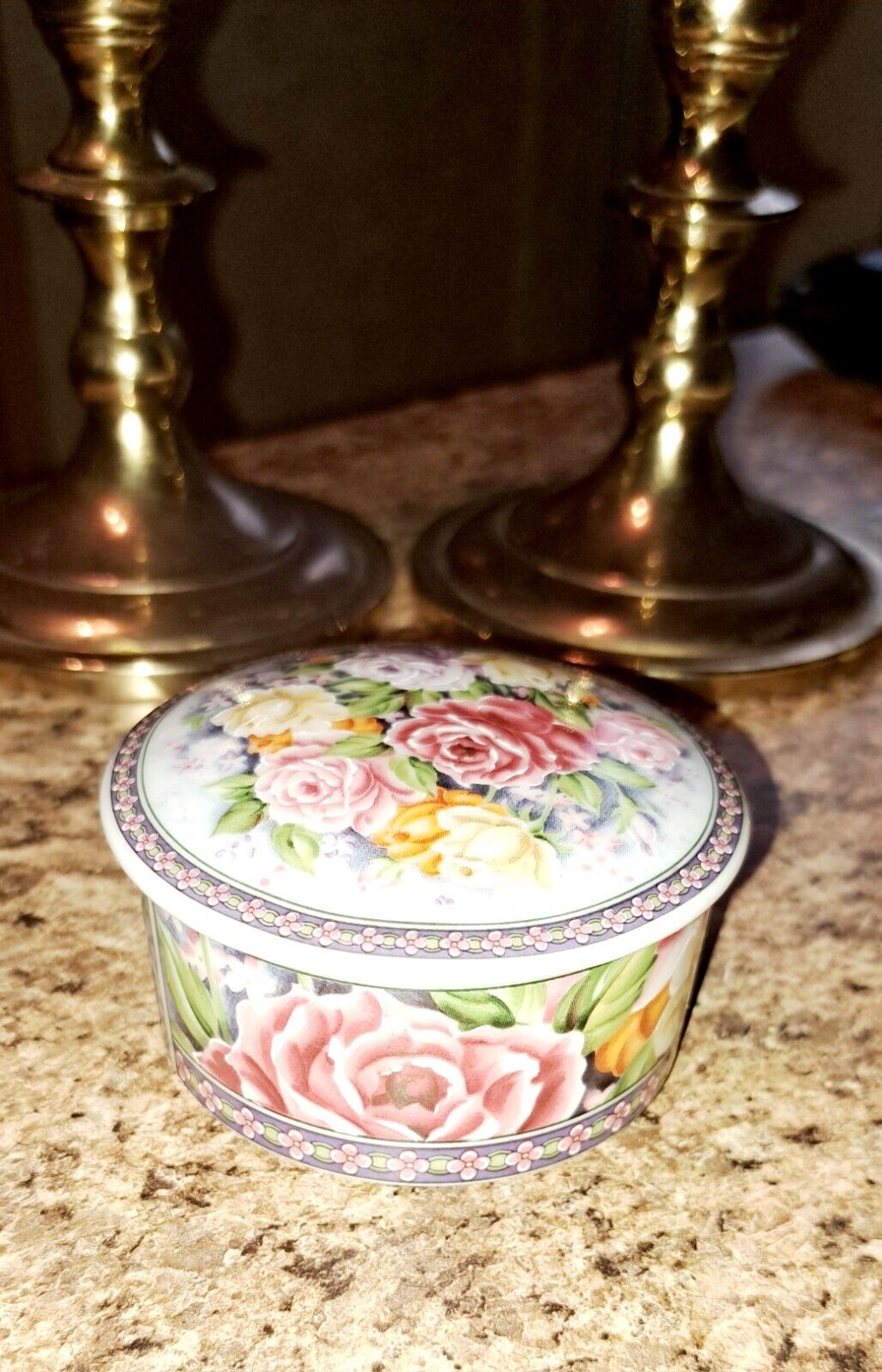Gorgeous Vtg Lefton  Round Porcelain Trinket Box Rose Garden 1991