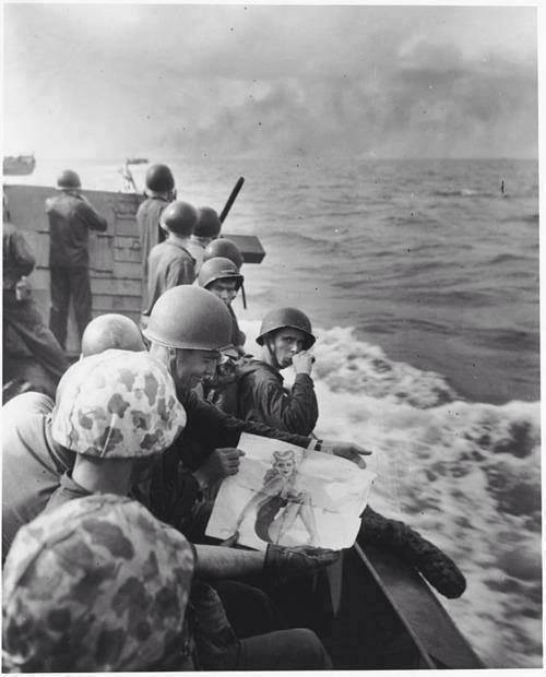 WWII B&W Photo Landing Craft Pin-Up US Army  WW2 World War Two / 1044
