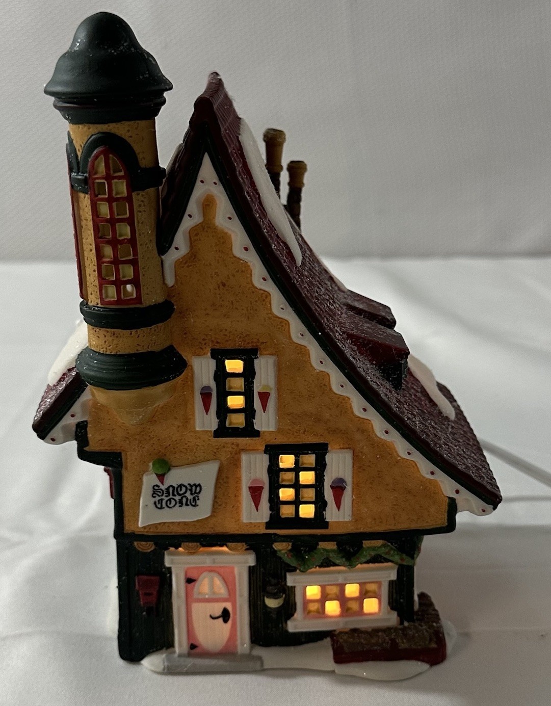 Dept 56 Heritage Village Collection, Elfin Snow Cone Works W/ Light & Box 5633-2