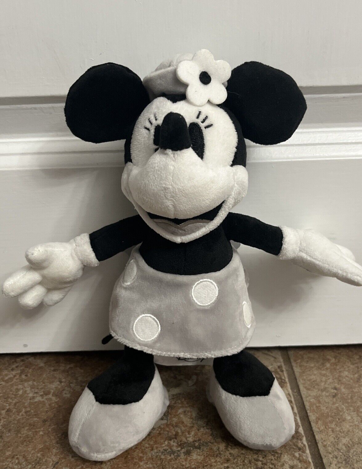 Disney Minnie Mouse Black and White Plush Toy 7” New With Tags Nwt