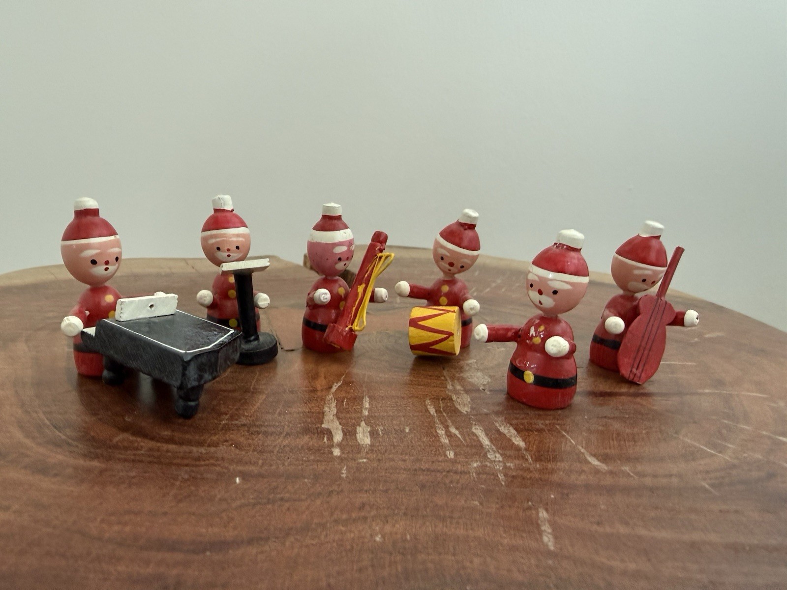 Lot 6- VTG Erzgebirge Miniature Wooden Santa Claus Band Orchestra Toy Ornaments