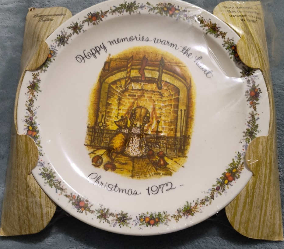 Vintage Holly Hobbie CHRISTMAS 1972 Holiday Commemorative Plate  Made in USA