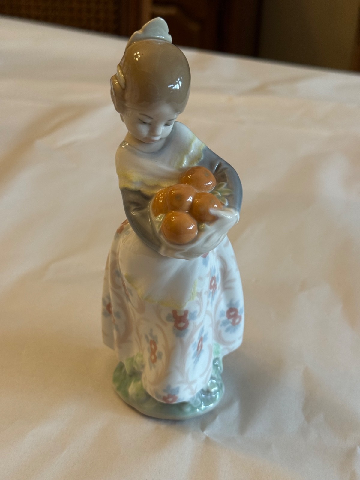 Vintage Lladro Spain Porcelain Figurine # 4841 Valencia Girl With Orange. Glossy