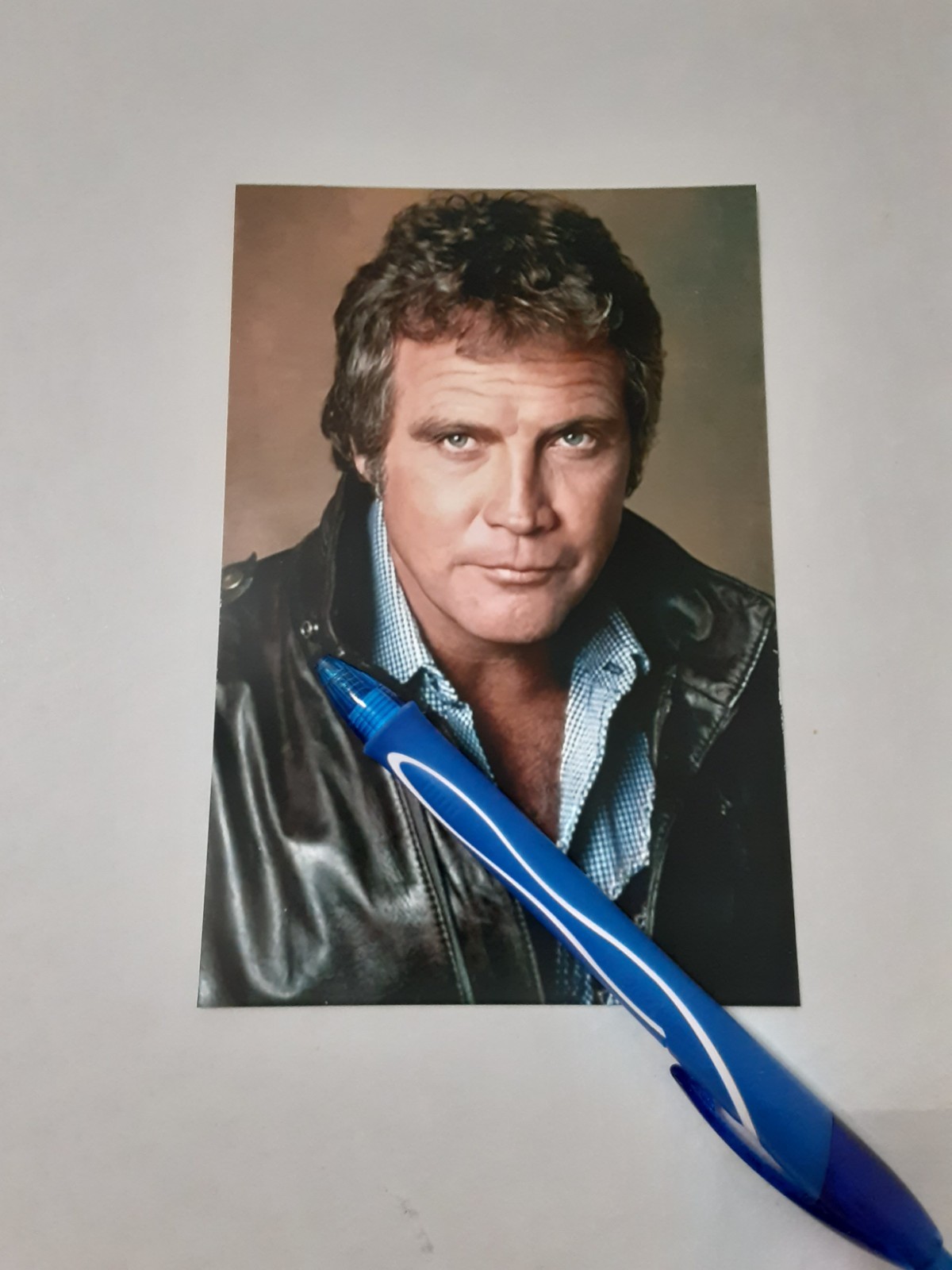 LEE MAJORS AS COLT SEAVERS IN THE FALL GUY, GLOSSY COLOR 4X6 PHOTO