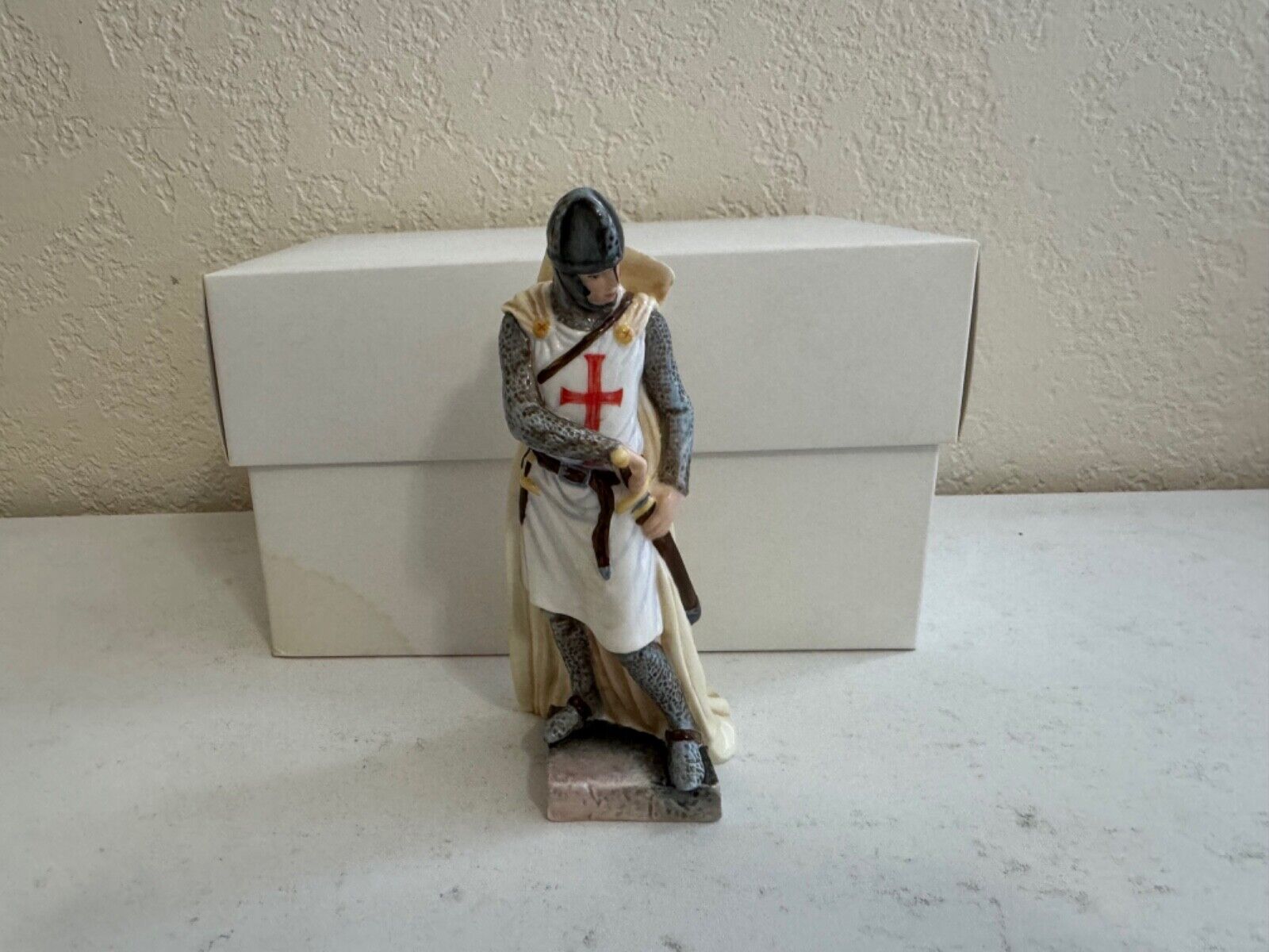 Royal Doulton HN Icons Knight of the Crusade HN5657 LE Porcelain Figurine w/ Box