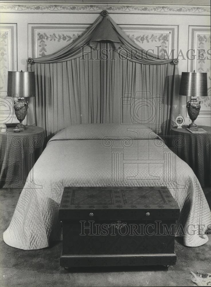 1983 Press Photo A bedroom remodeled by actor Alfred Lunt and his wife