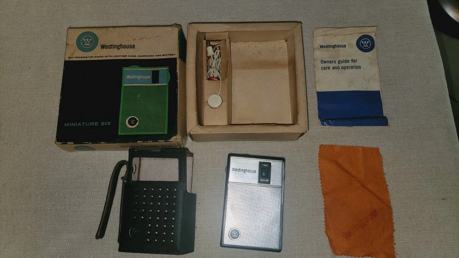 1964 WESTINGHOUSE Vintage MINIATURE SIX TRANSISTOR RADIO w Accessories Tested